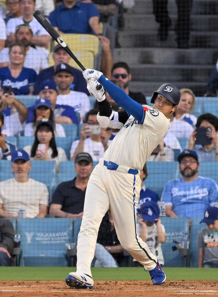 現地22日のエンゼルス戦で23号2ランホームランを放つ大谷　©JIJI PRESS