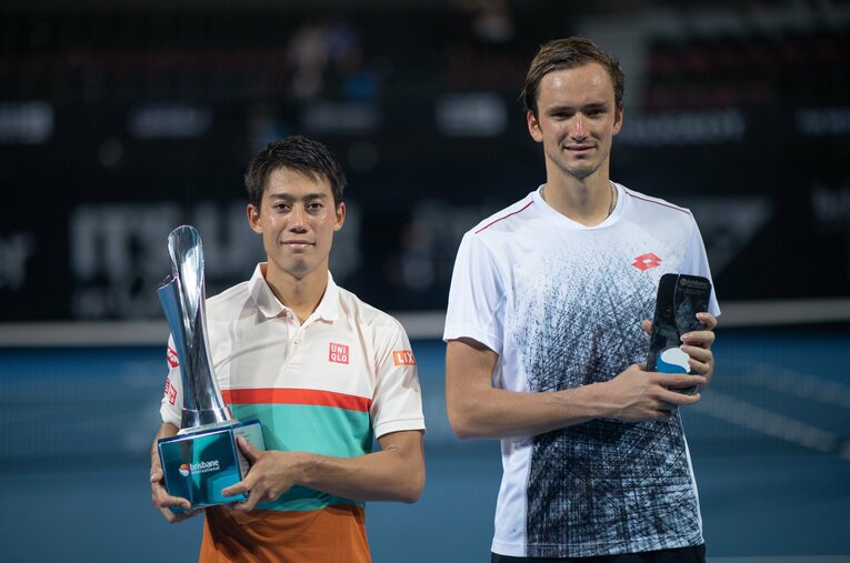 2019年、のちに歴代世界1位の最高身長を更新することになるメドベージェフ（198cm）と錦織（178cm）。ここ10年、テニス界の高身長化が進む ／ photograph by Getty Images