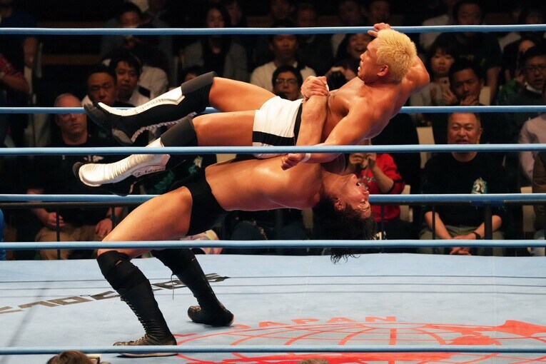 安齊勇馬はジャーマンスープレックスホールドで中嶋勝彦をフォールした　©Essei Hara