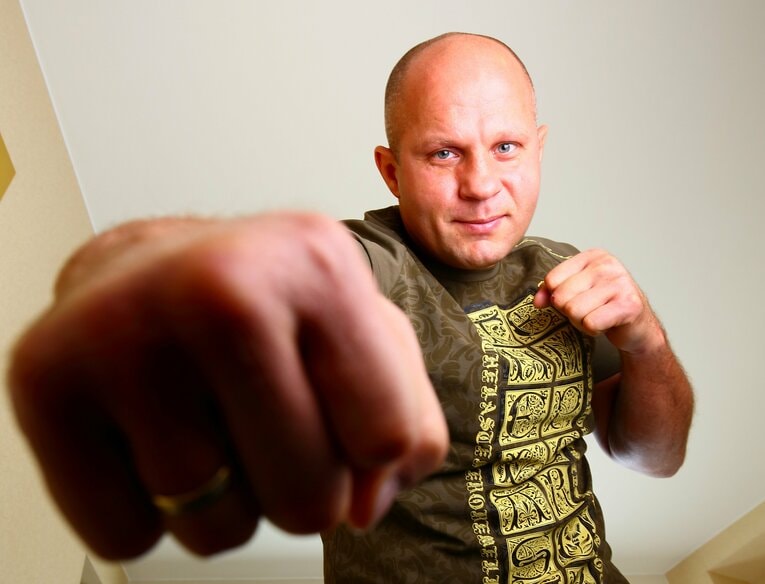 「氷の拳」と評されるヒョードルのパウンドを選手目線で撮影