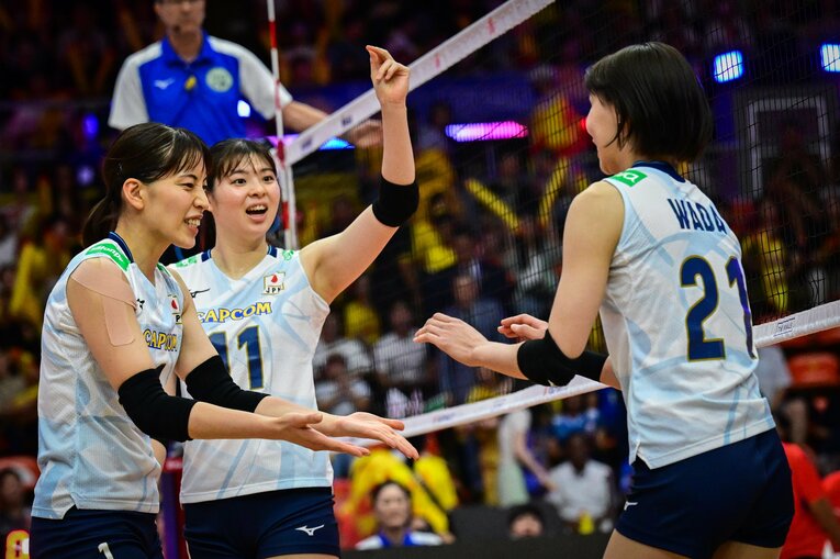岩崎こよみ、山田二千華、和田由紀子（VNLファイナル決勝・イタリア戦）　©︎Volleyball World