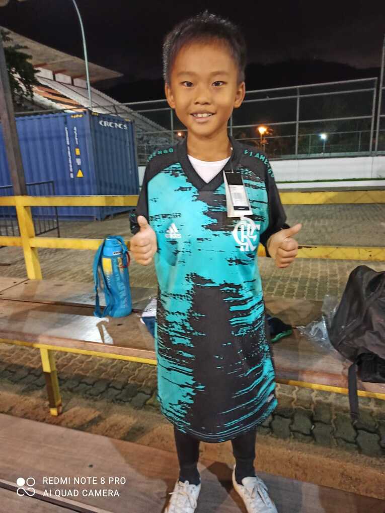 全身で見るとブカブカのユニフォーム©Hiroaki Sawada