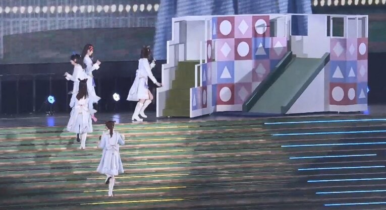 黄金世代の面々はすべり台にも挑戦　© Cygames, Inc.