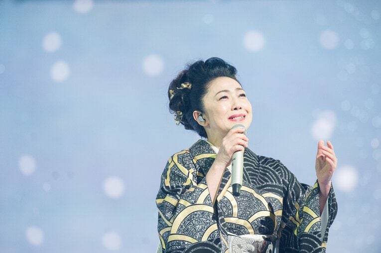 今年で43回目の出場となる石川さゆり。「天城越え」と「津軽海峡・冬景色」を交互に歌っている。昨年は「津軽海峡・冬景色」だった　©BUNGEISHUNJU