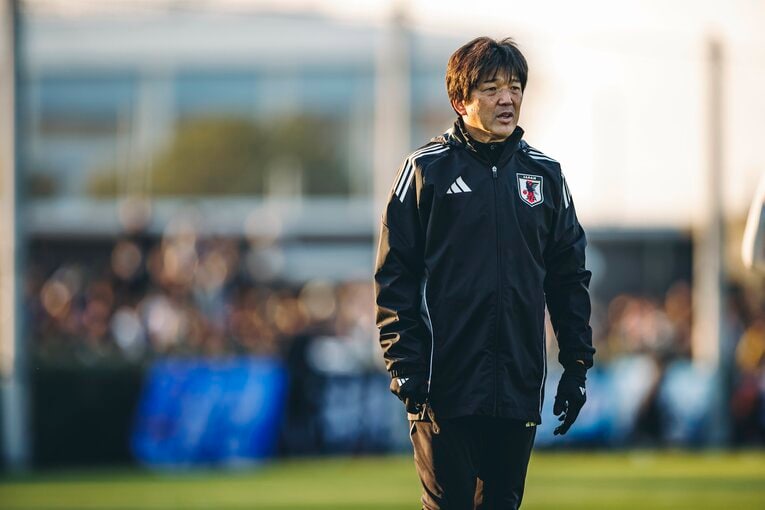 言わずと知れたレジェンド、名波浩コーチ　©Kiichi Matsumoto