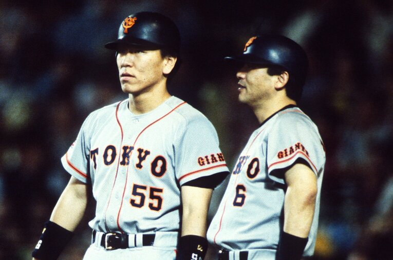 巨人時代の落合博満と松井秀喜。写真は1995年9月、このとき落合は41歳、松井は21歳 ／ photograph by ベースボール・マガジン社