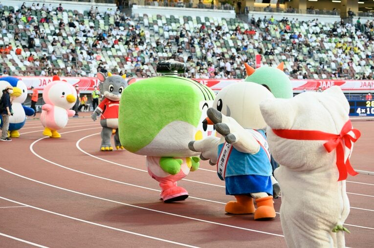 東京さくらトラム(都電荒川線)のマスコット・とあらんも意外な俊足を見せる　Hirofumi Kamaya