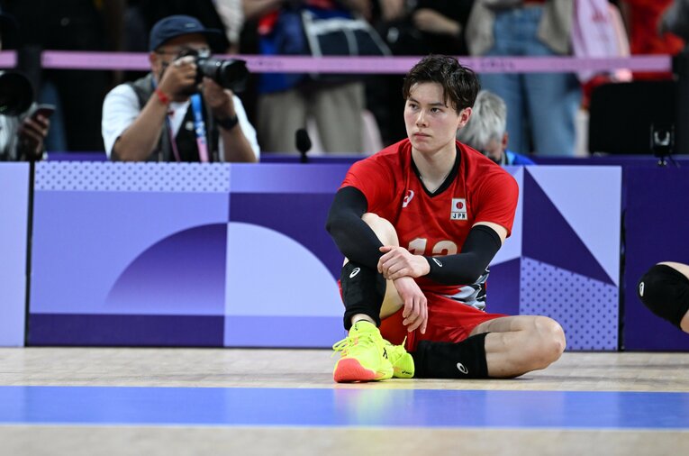 まさかの黒星スタートに悔しい表情を浮かべる　©︎Naoya Sanuki/JMPA