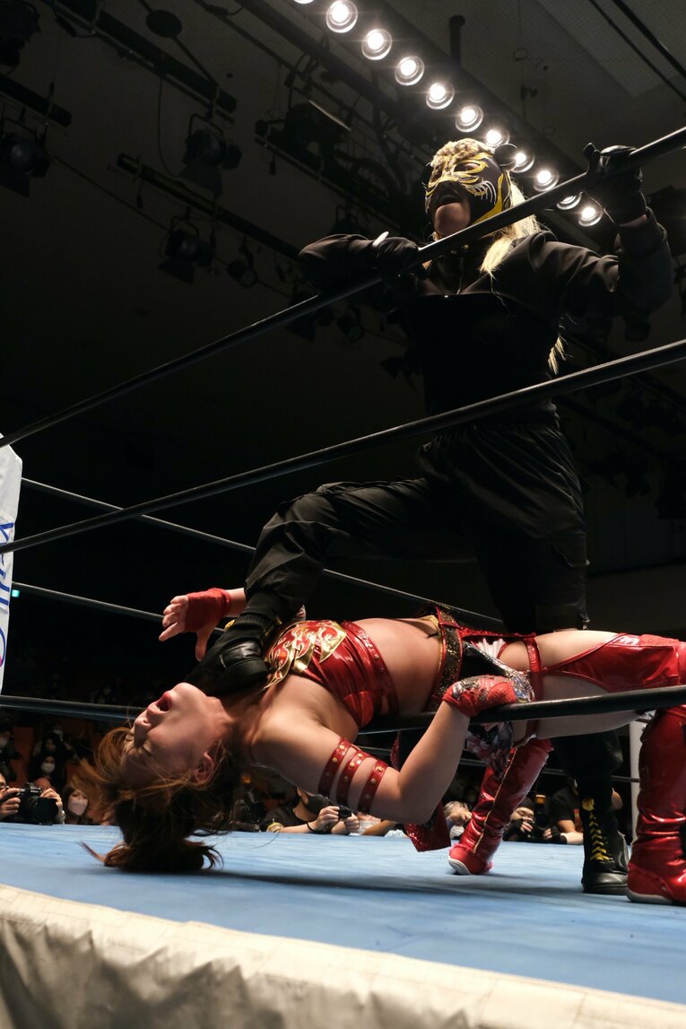 タイガー・クイーンを激怒させた“ヒール殺法”…乱入に凶器攻撃、待望のライバルは何でもありの“闇の軍団”？(31)