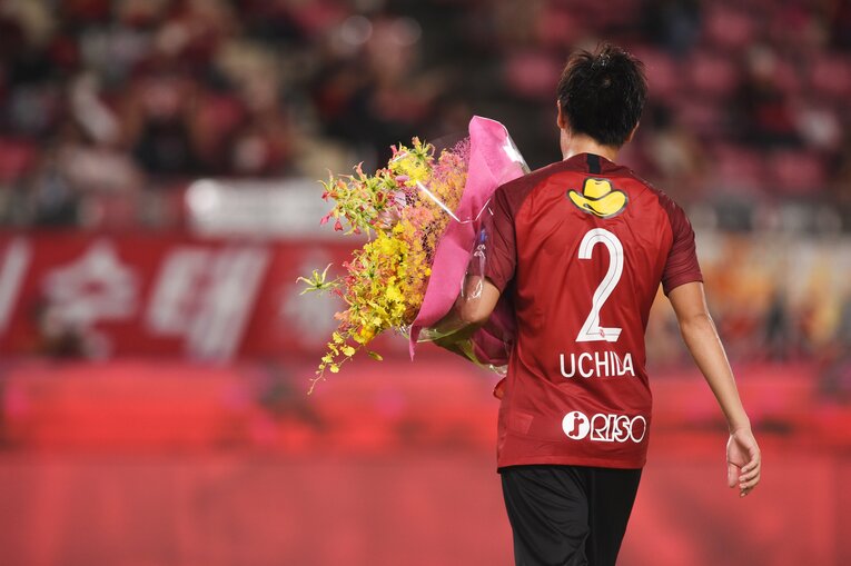 セレモニーを終えたあと、スタジアムを一周してサポーターたちに感謝を伝えた　©︎Itaru Chiba