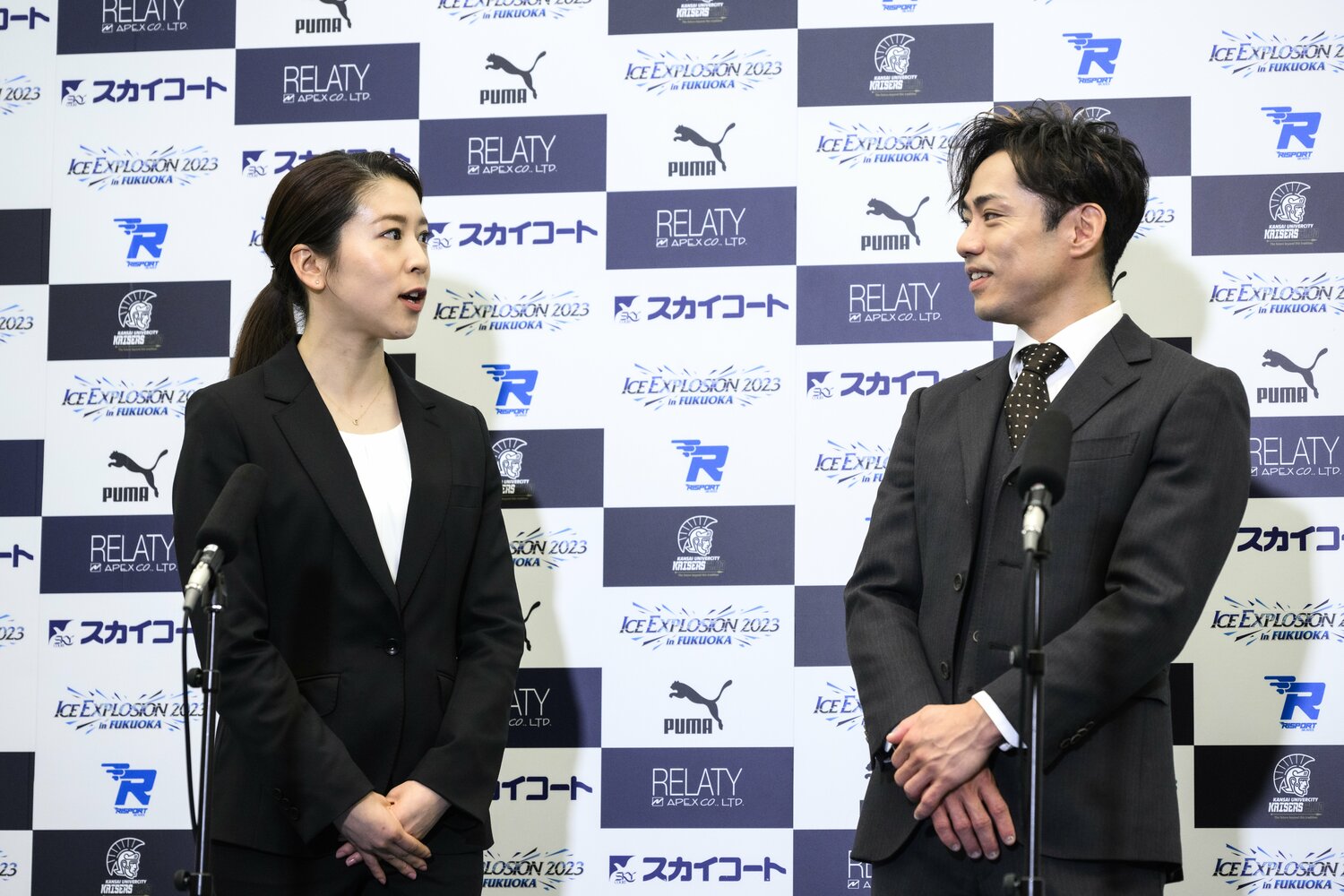 2人での会見、互いに目配せをする場面が何度も見受けられた　©Asami Enomoto