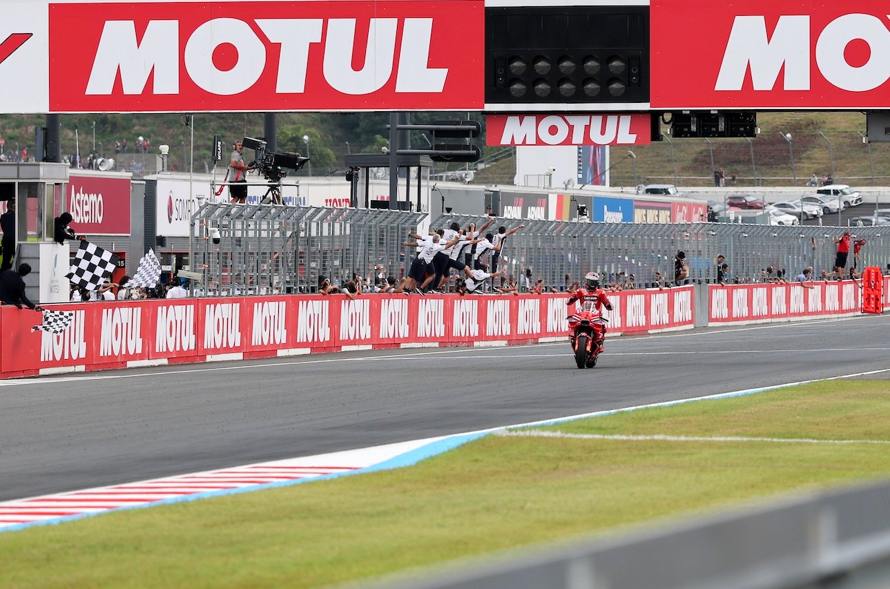 2位でチェッカーフラッグを受けたマルケス　©Satoshi Endo