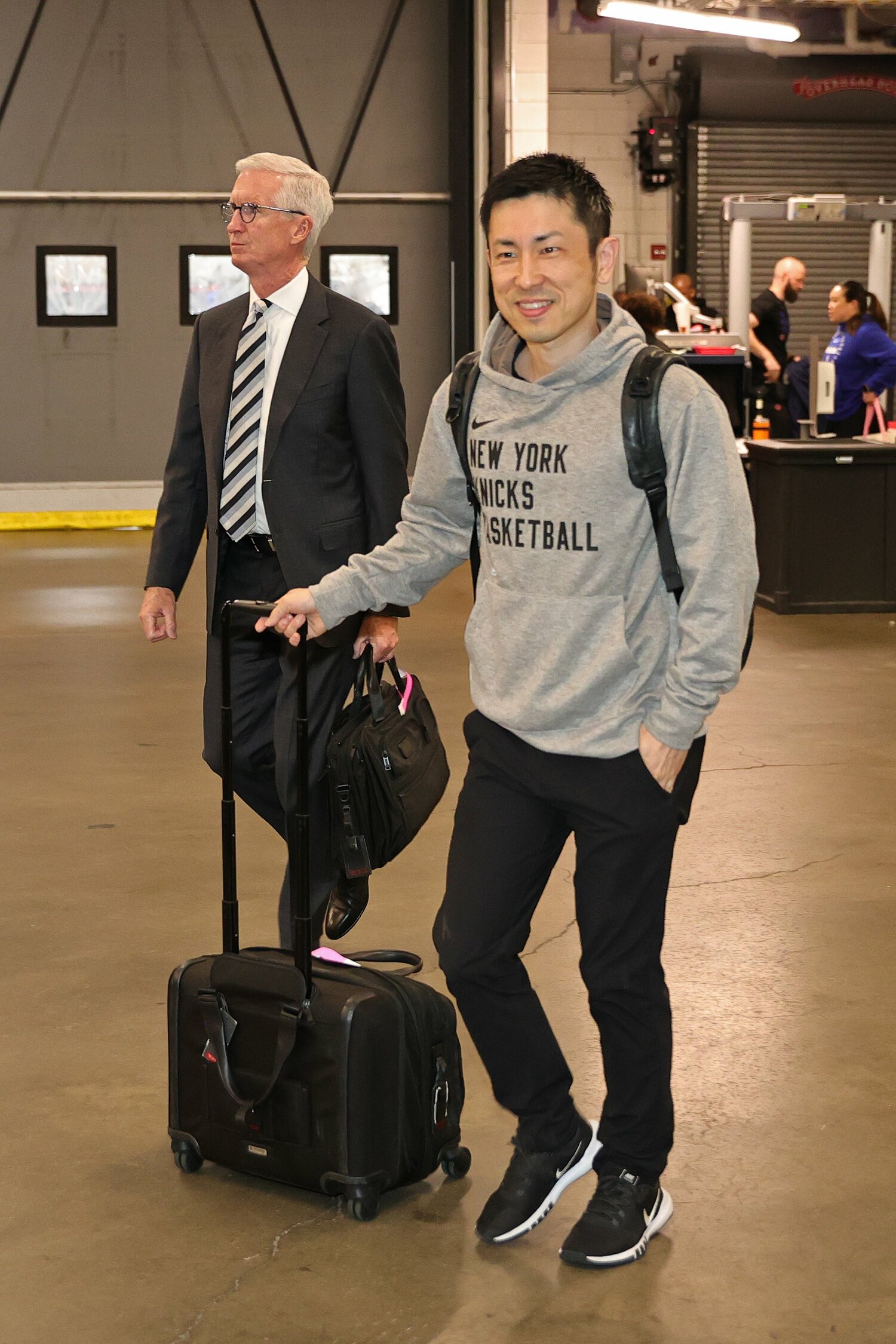 昨季はNBAニューヨーク・ニックスでアシスタントコーチを務めた吉本泰輔。今季から古巣デンバー・ナゲッツ傘下のGリーグチームのアシスタントコーチに就任していた　©︎Nathaniel S. Butler/NBAE via Getty Images