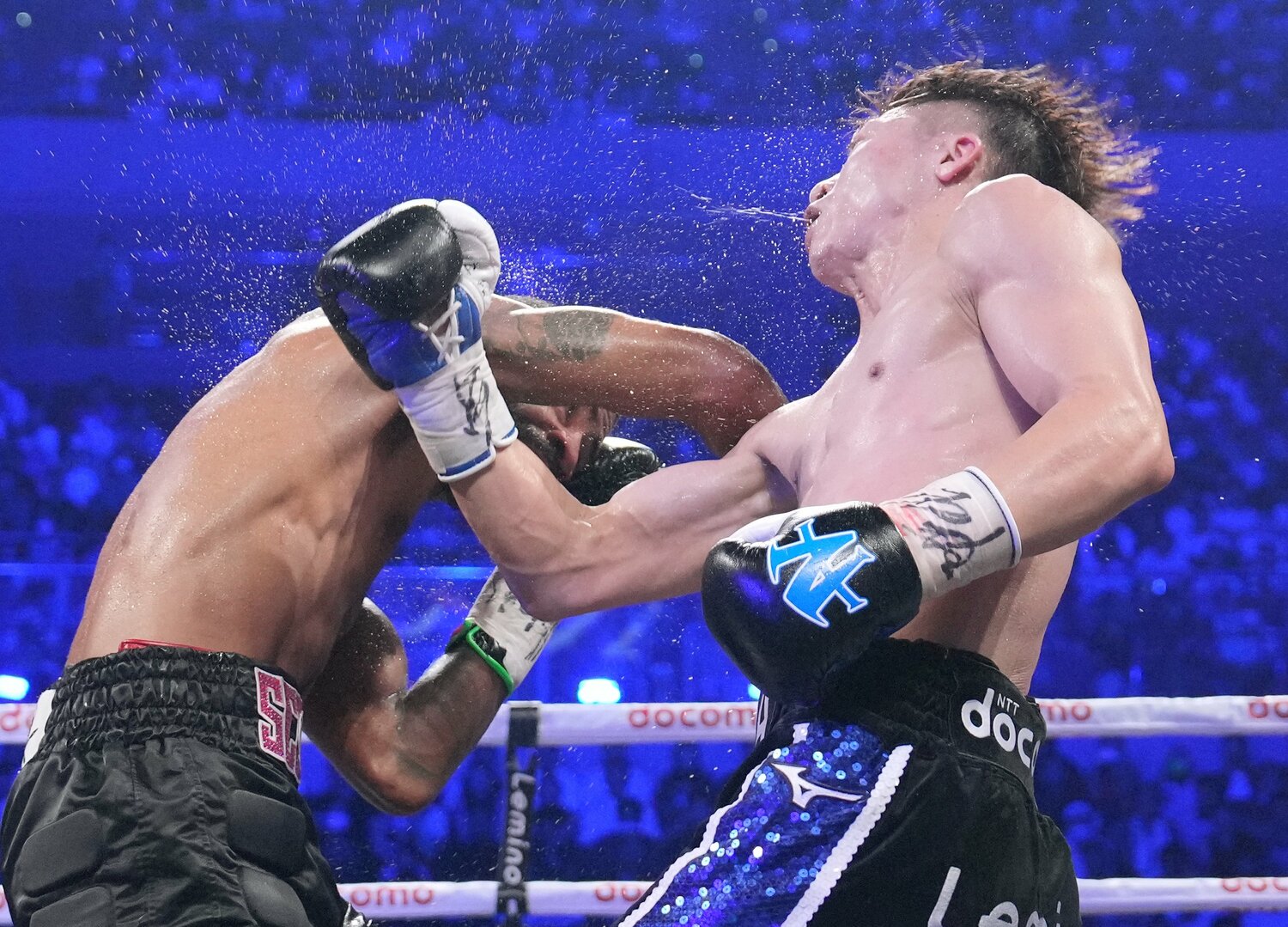 井上尚弥もフルトンの右をもらう場面があった　©Naoki Fukuda