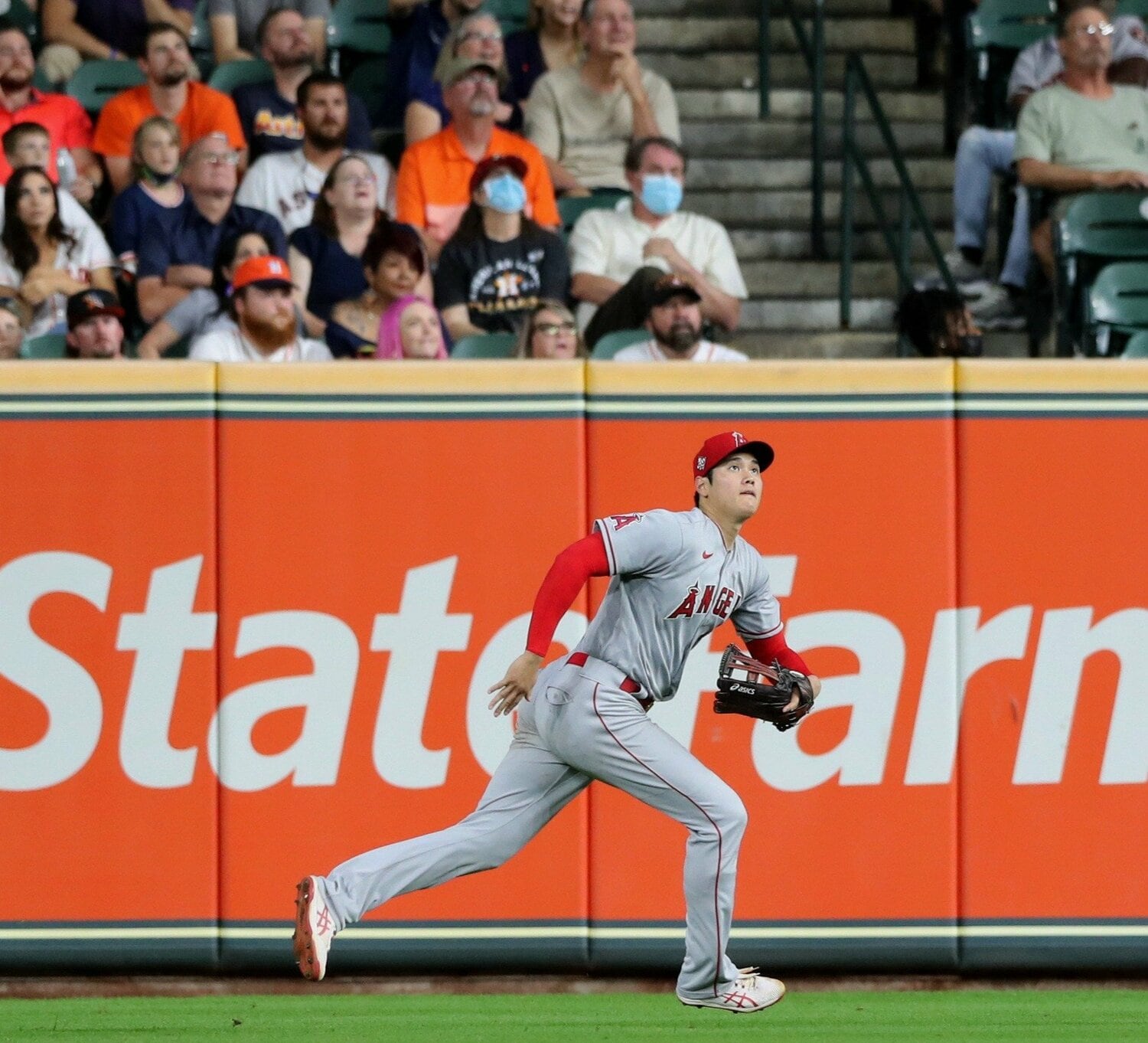 2021年、ライト守備をこなす珍しい姿　©JIJI PRESS