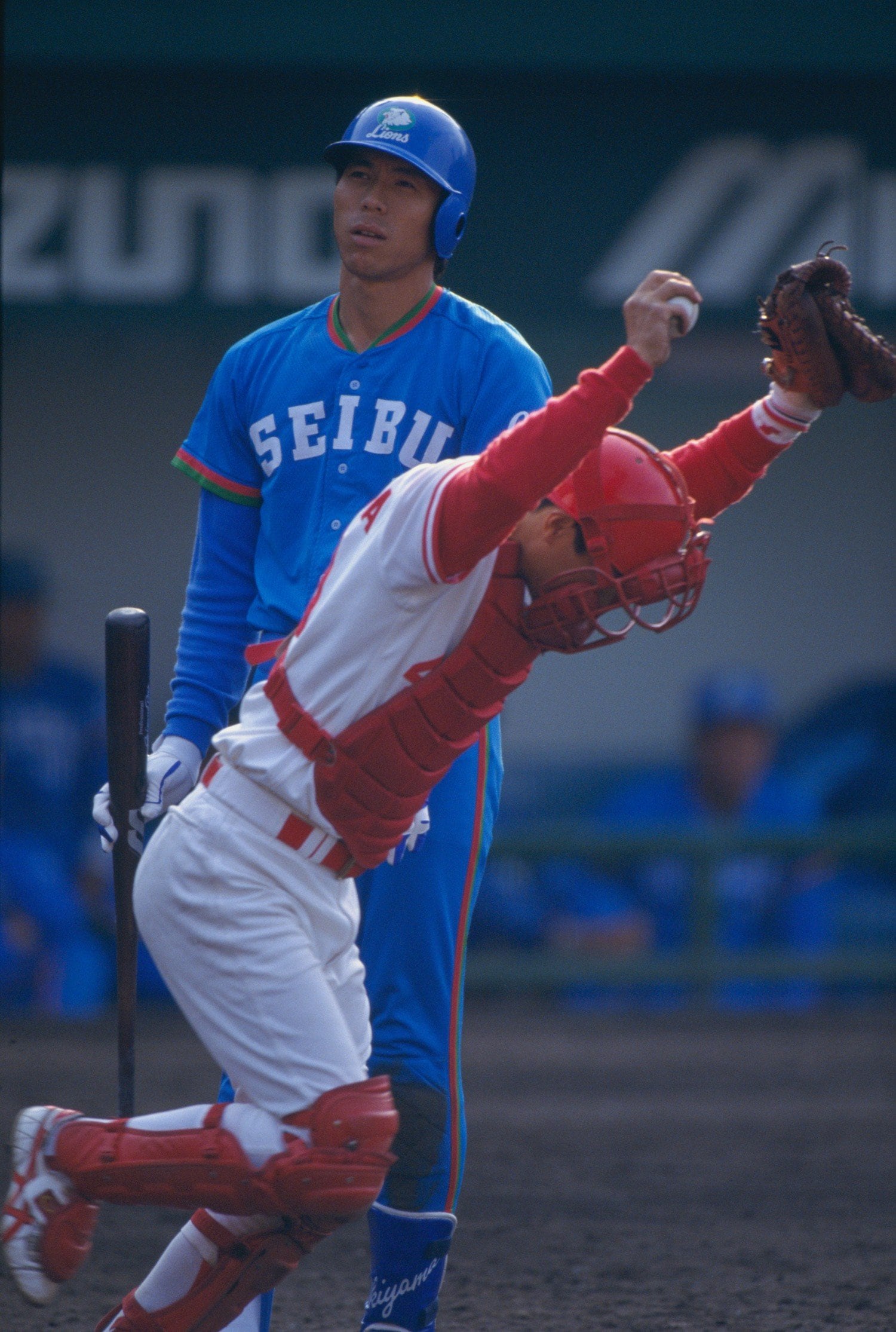 1991年日本シリーズ第4戦。8回表2死満塁で秋山幸二は見逃し三振。ガッツポーズの達川光男 ©BUNGEISHUNJU