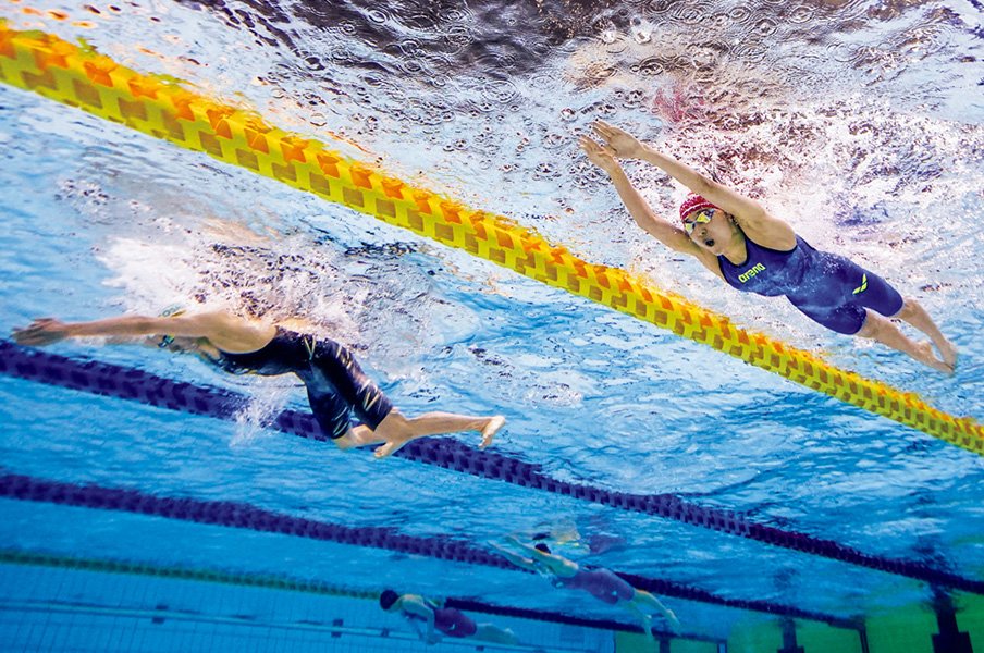 なんと42万円！ 競泳プールの最高級レーンロープが持つ“驚くべき機能”とは？ 元オリンピアンが証言する「優れたロープの条件」＜Number Web＞ photograph by KYODO