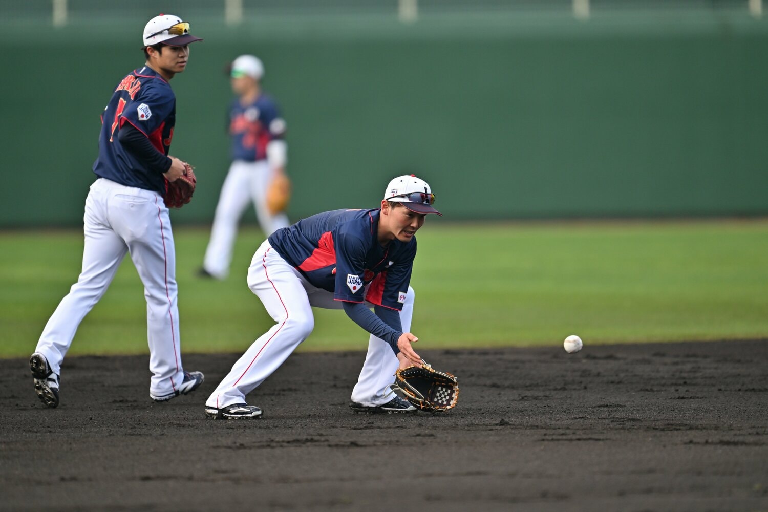 「公立高で甲子園未出場」の源田と、「私立高で甲子園出場」の中野　©Hideki Sugiyama