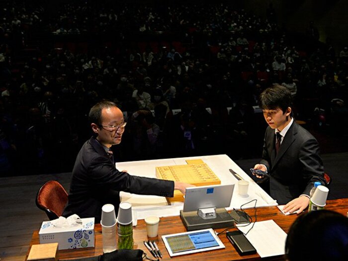 藤井聡太の天才性を渡辺明が評した。「羽生さんに近いところを感じる」<Number Web> photograph by Takashi Shimizu