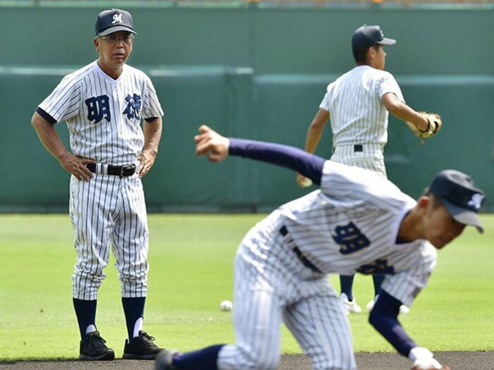 カメラが止まってからが本領発揮。甲子園監督の、子供みたいな名言集。＜Number Web＞ photograph by Kyodo News