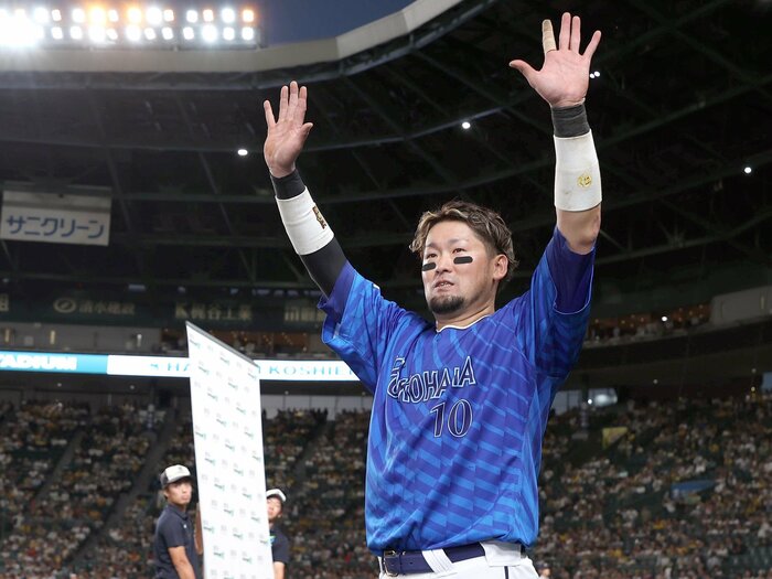 「このチームで勝ちたい」CSファイナル進出の立役者・DeNA戸柱恭孝34歳が常にチームのピンチを救える理由…「試合に出ていないときにやれること」<Number Web> photograph by Sankei Shimbun