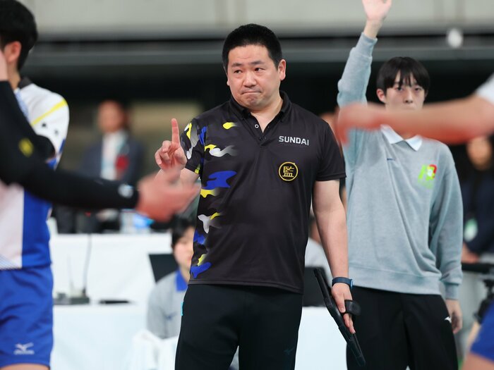 「正直に言うと、夢がないなと」春高3連覇の駿台学園をなぜ辞めた？ 高校バレー名将が大阪ブルテオン“移籍”へ…決断の背景に“部活が抱える課題”も＜Number Web＞ photograph by Yohei Osada/AFLO SPORT