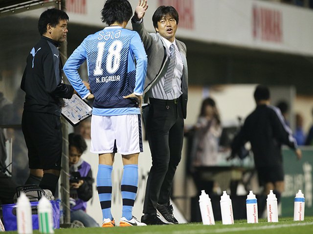 見ていて飽きない試合中の名波監督。その“イズム”がジュビロに浸透中
