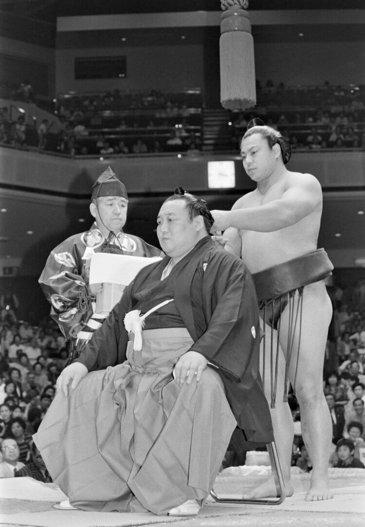 千代の富士の“恐怖”「なぜ腕立て伏せ1日500回をノルマにしたか？」左肩