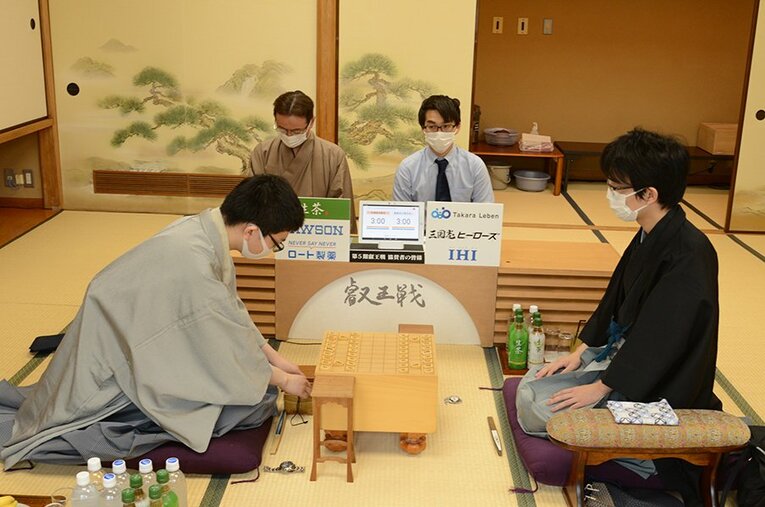 永瀬拓矢vs.豊島将之／叡王戦 ／ photograph by 日本将棋連盟