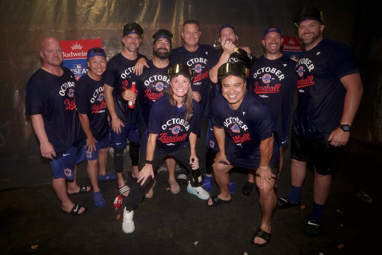 カブスの一員として5年ぶりのポストシーズン進出に貢献した中田史弥トレーナー（左から2番目、写真＝本人提供）