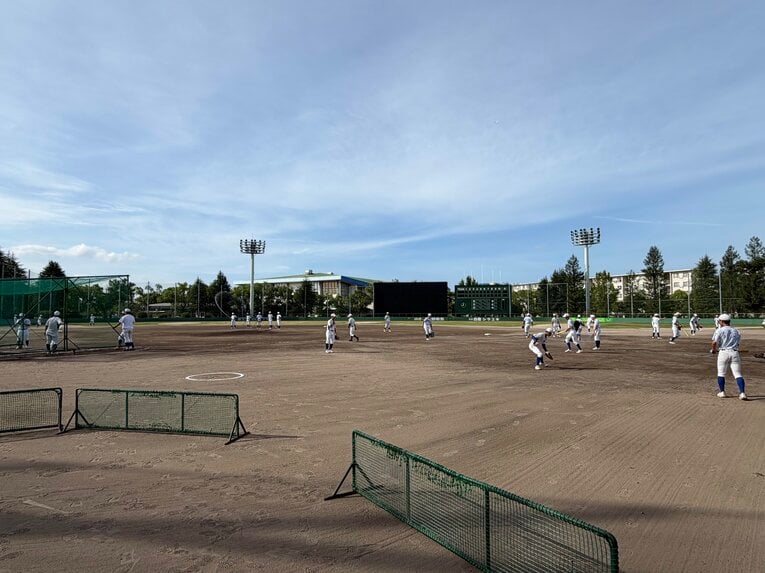甲子園に向けた練習に取り組む横手ナイン　©Genki Taguchi