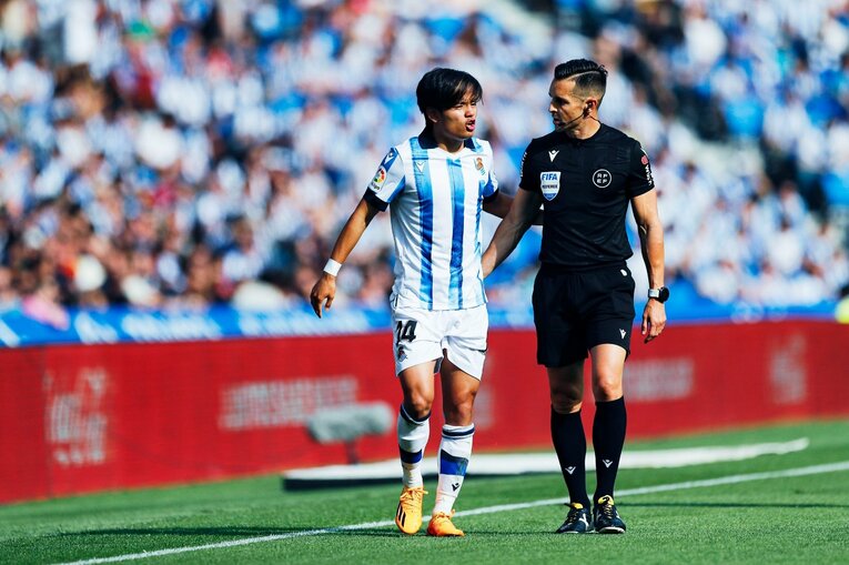 久保建英22歳誕生日に「タケはアイドル」日本語ボードの子供、メッシっぽい新ユニ姿やソシエダ主将との別れ…カメラマンが見た“幸せな最終節”(14)