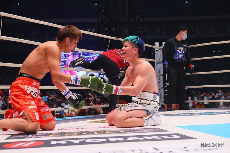 那須川天心「もうやりたくないです（笑）」 格闘技史上初の“1vs3マッチ”はなぜ神童の調子を狂わせたのか(15)