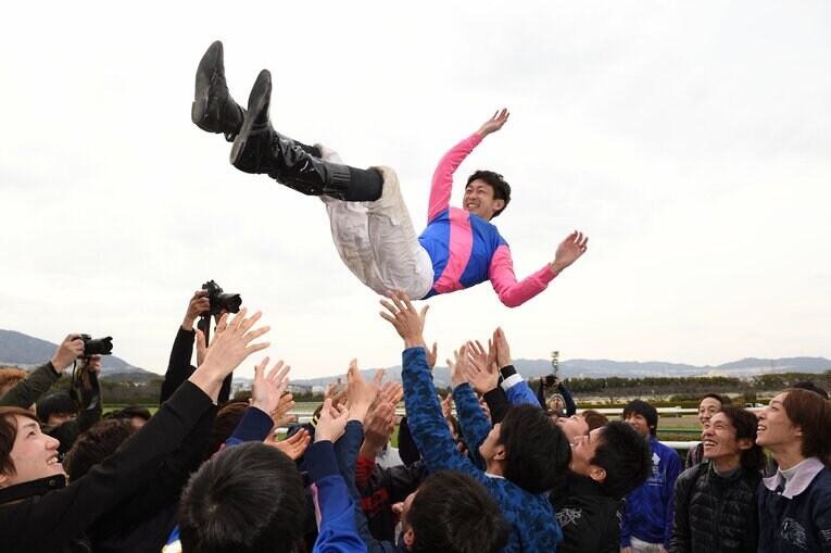 武幸四郎、引退式での胴上げ　©Keiji Ishikawa
