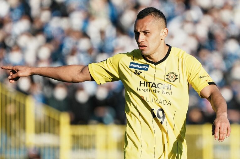 今季は柏でプレーするドウグラス。2010年にJ2徳島へ期限付き移籍。その後、徳島が経済権の51％を買って14年に完全移籍の形となった ／ photograph by Getty Images