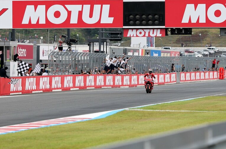 2位でチェッカーフラッグを受けたマルケス　©Satoshi Endo