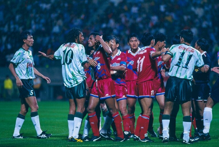 93年のヴェルディvs鹿島　©Sports Graphic Number