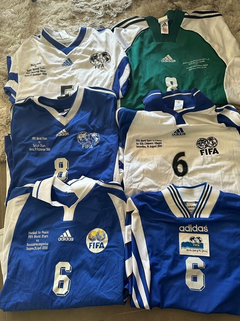 FIFAの世界選抜に招集されて記念試合などでプレーした際に使用したユニフォーム