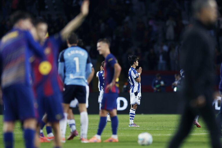 「痛いままやっても…」久保建英が休養決断バルサ戦の事実は“クロスバー直撃”だけでない「ベンチにも姿はなく」「ヤマルも代表戦でケガしたが」(14)