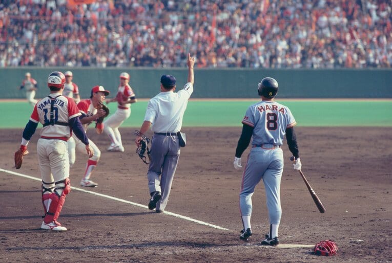 近鉄との日本シリーズで“志願のバント”を失敗した原辰徳　©Naoya Sanuki