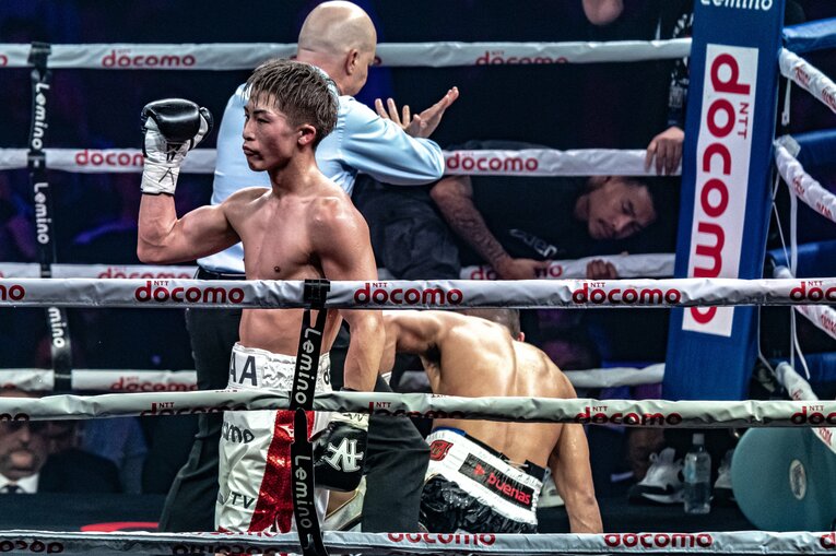 井上尚弥vs.マーロン・タパレス。10ラウンドのKOシーン（6枚目／全9枚）©Takuya Sugiyama