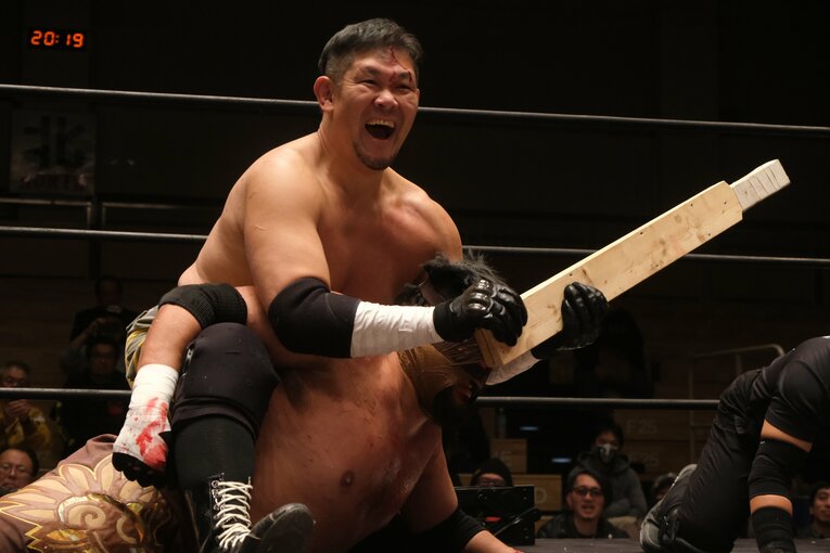 蛍光灯で殴り合い、大流血して…メキシコ人デスマッチファイター「もっと日本にいたい」ビオレント・ジャックの切実な思い「外国人がって…でも、ここがオレの家」(97)