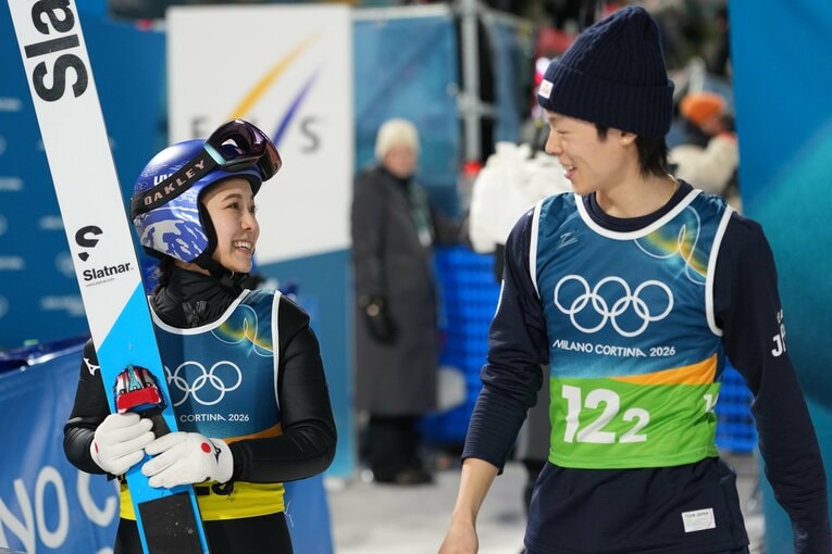 ミラノ五輪ジャンプ混合団体で銅メダルを獲得した日本チーム　©Tsutomu Kishimoto／JMPA