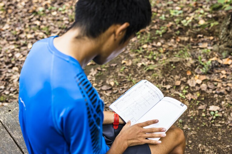 細密な文字文字文字文字文字…自らの練習日誌をながめる川内