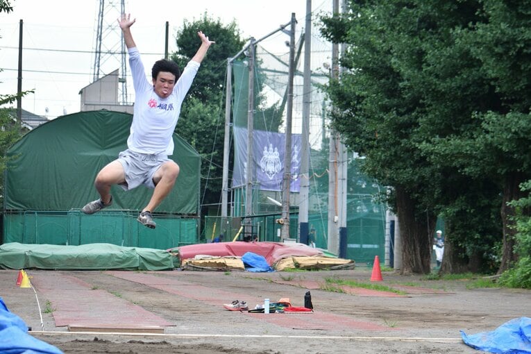 トレーニングに励む現在の桐朋中高陸上部のメンバーたち　©Hideki Sugiyama