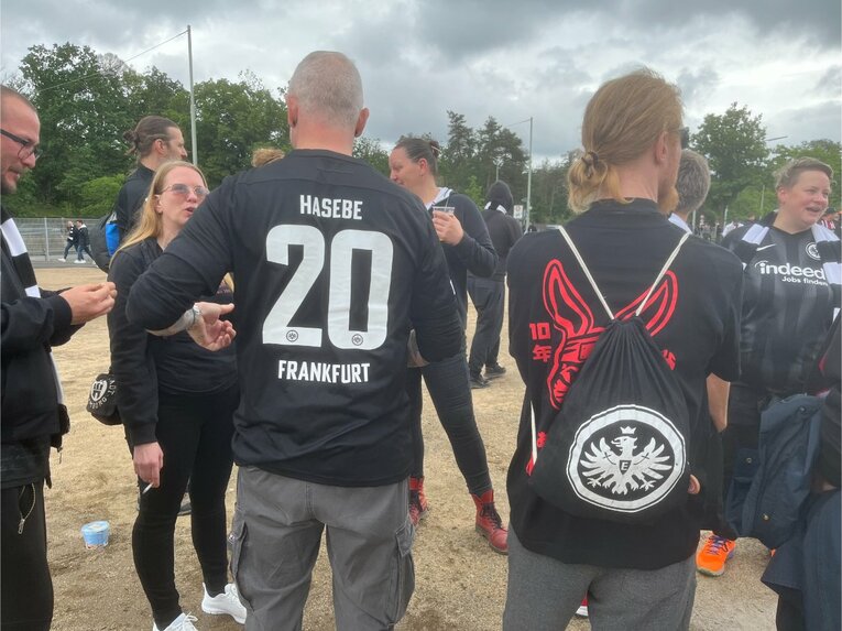 【長谷部誠ラストゲーム現地探訪】ユニフォームに「HASEBE 20」を刻んだファン　©Yusuke Mimura