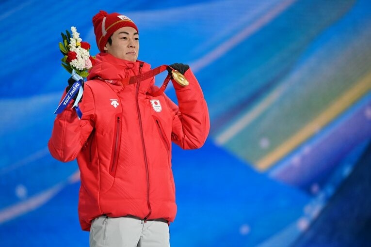 北京五輪メダルセレモニーの小林　©Naoya Sanuki/JMPA