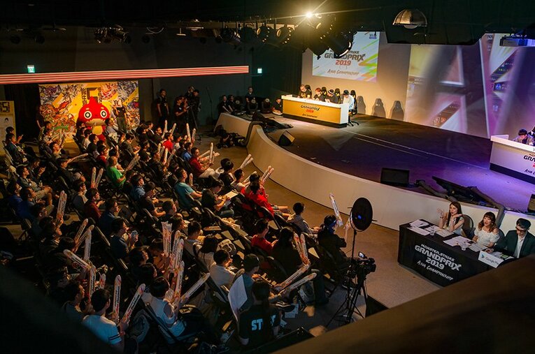 老若男女を問わず、ファンが詰めかけた台湾の予選会場。客席からのどよめきと歓声で、試合はますますヒートアップしていった。 ／ photograph by Tadashi Shirasawa