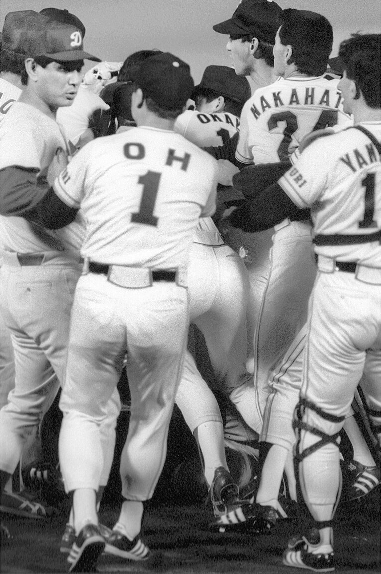 巨人監督、王貞治に詰め寄る星野仙一 ©Sankei Shimbun