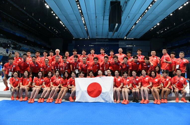 東京五輪に出場した日本競泳陣の集合写真 ／ photograph by Asami Enomoto/JMPA